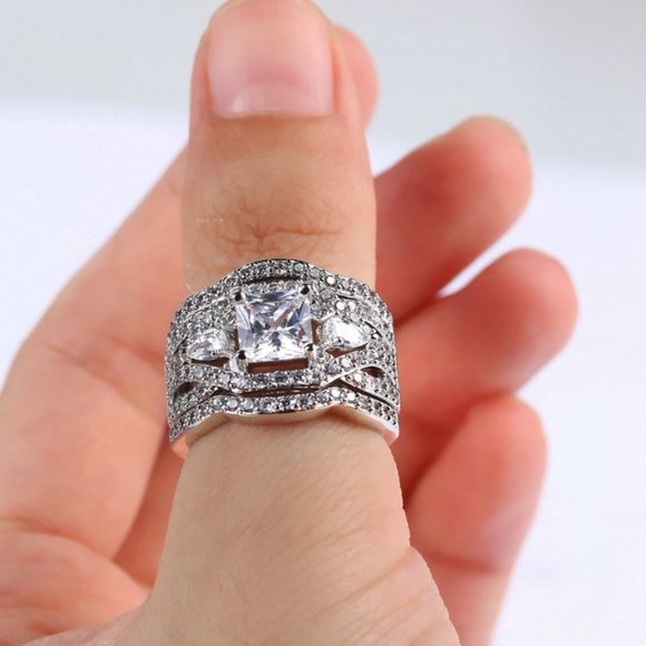 *NEW 18K White Gold Princess Cut Diamond 3PC Ring - Picture 7 of 15